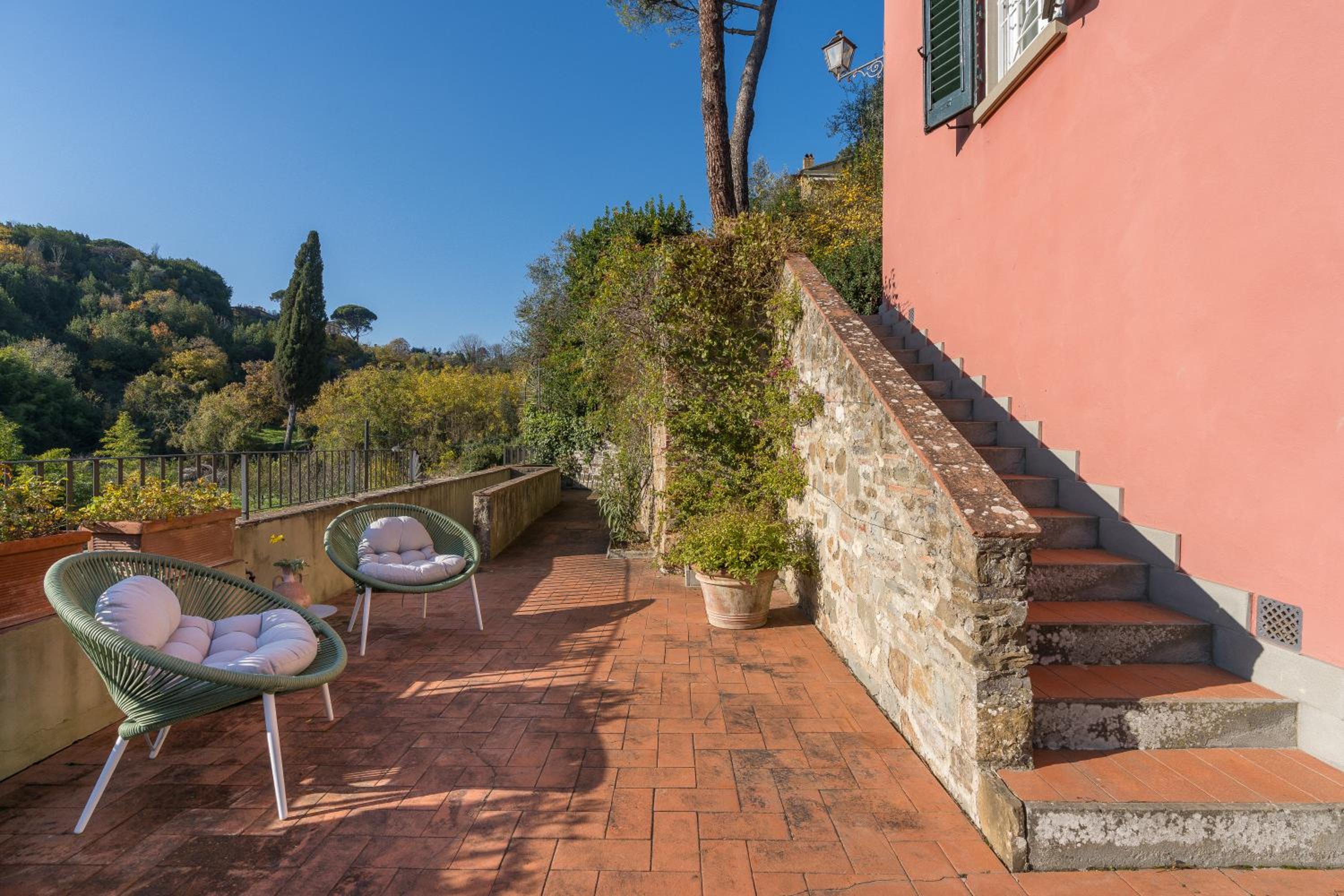 Private Jacuzzi - Villa Bellosguardo in Florence Historic Center