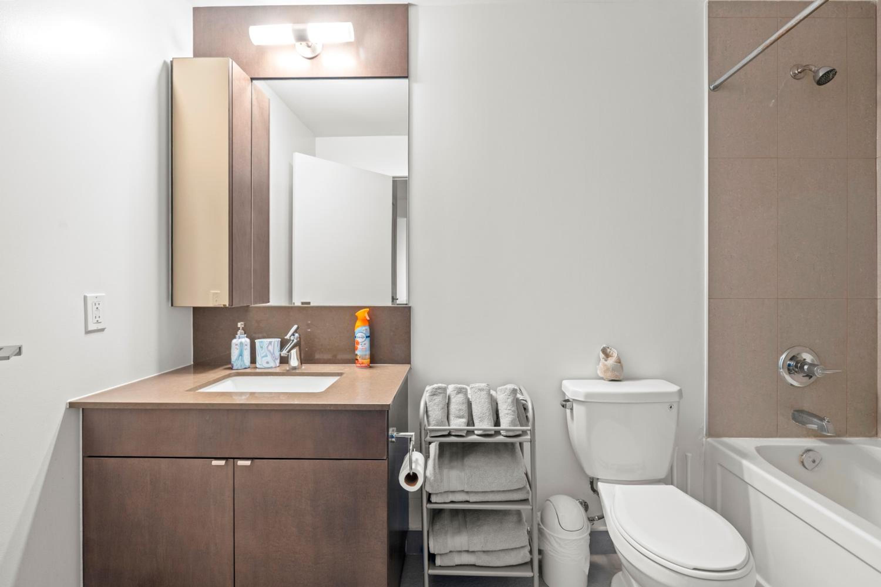 Modern Dunfield Ave Condos by GLOBALSTAY