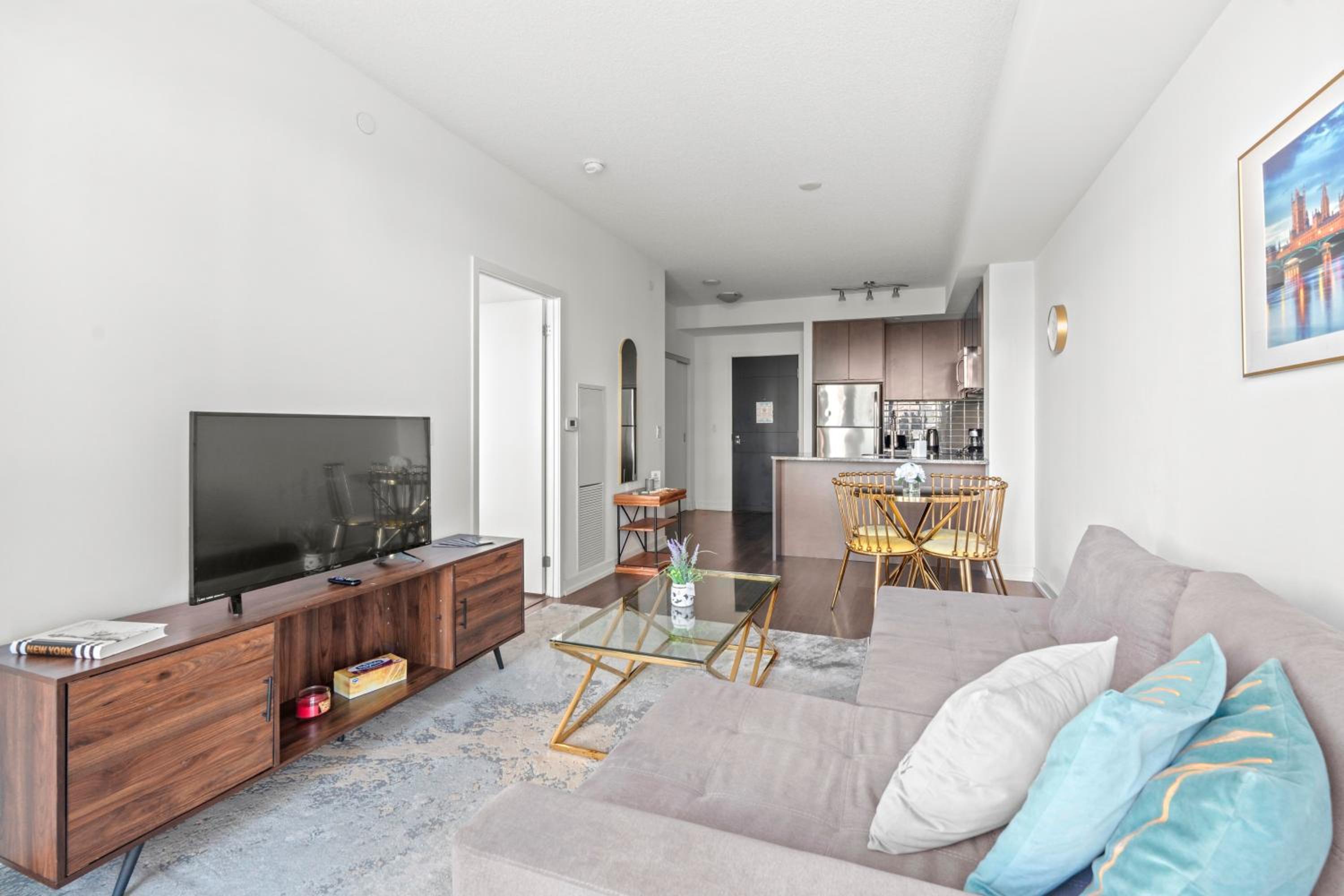 Modern Dunfield Ave Condos by GLOBALSTAY