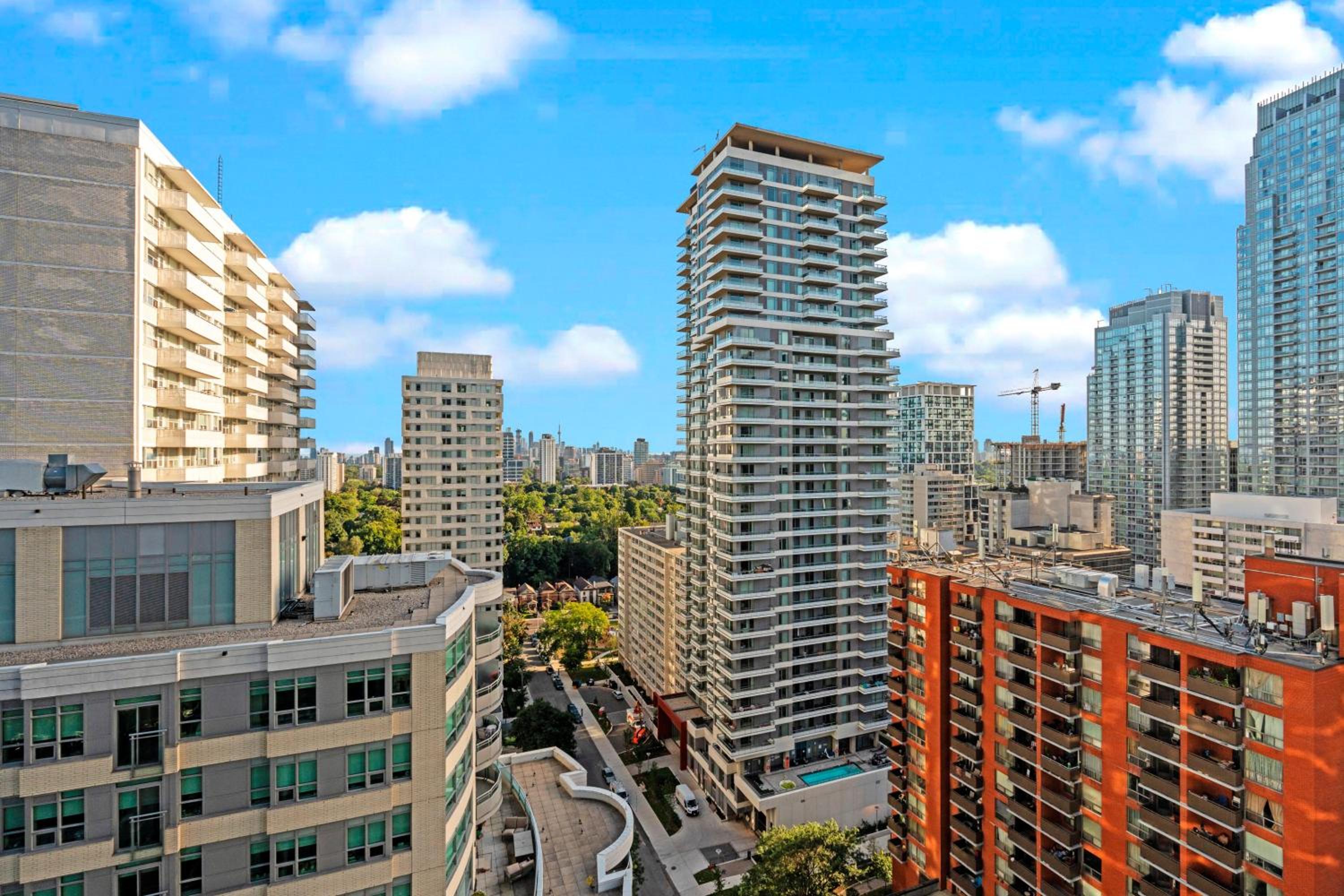 Modern Dunfield Ave Condos by GLOBALSTAY