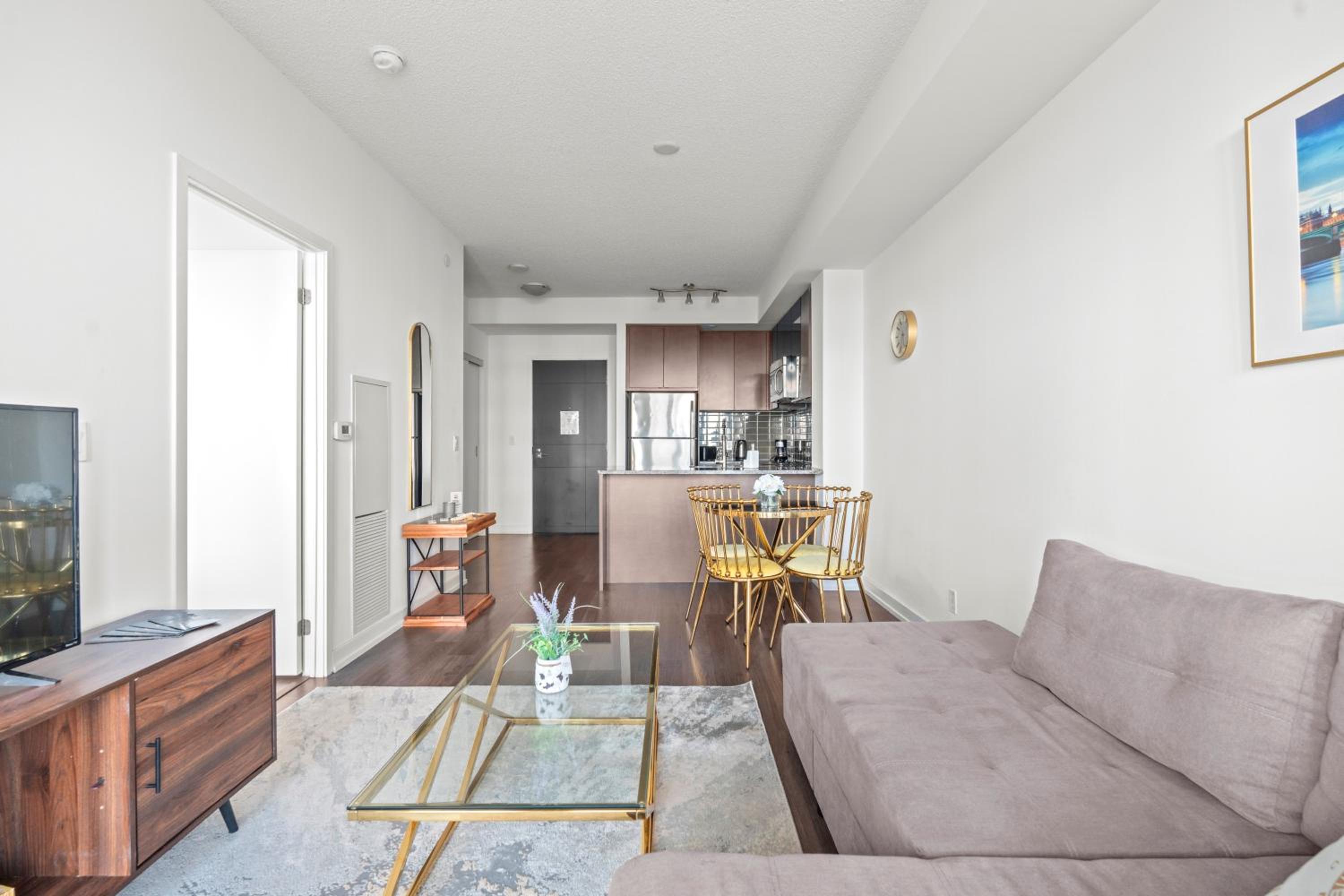 Modern Dunfield Ave Condos by GLOBALSTAY
