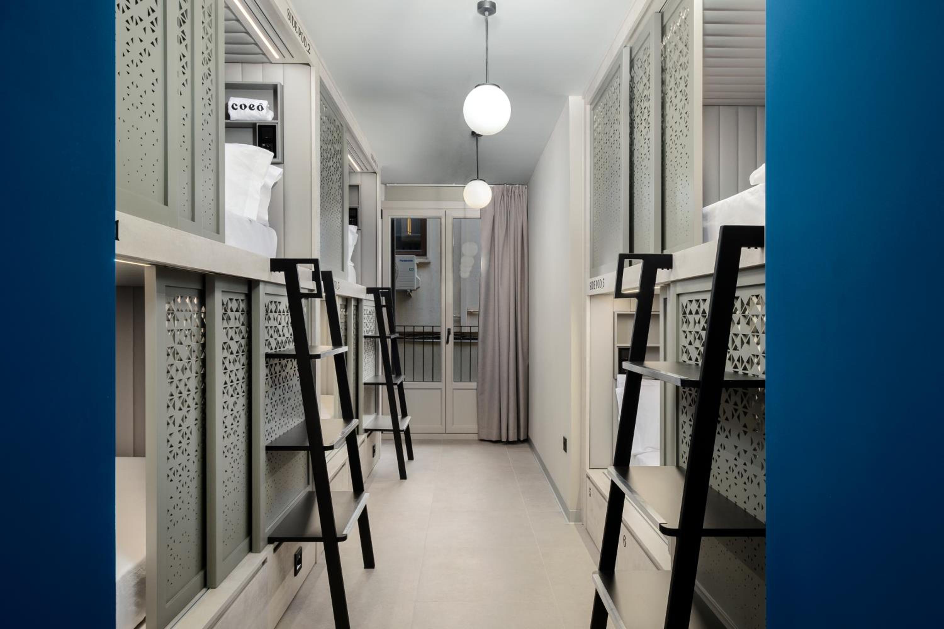 Coeo Hernan Ruiz Rooftop Pool Hostel