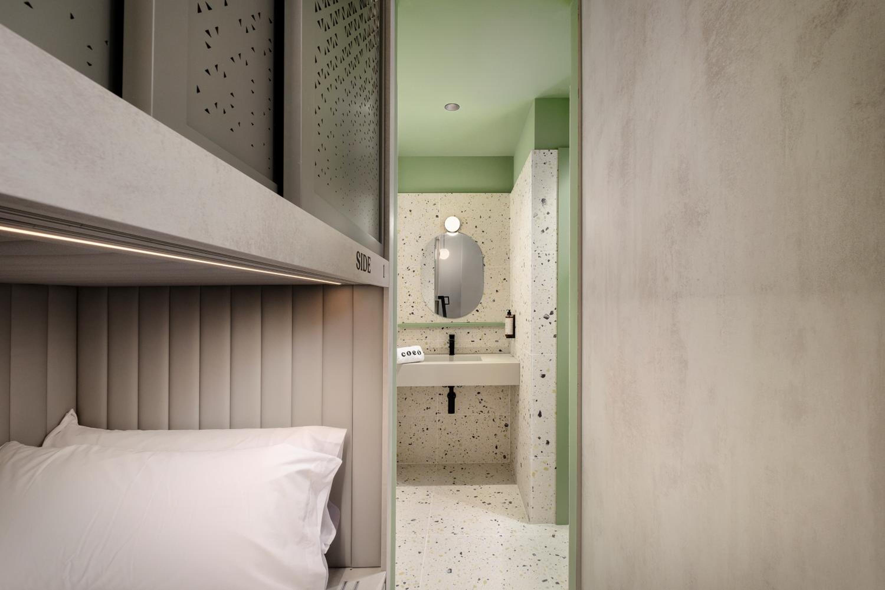 Coeo Hernan Ruiz Rooftop Pool Hostel