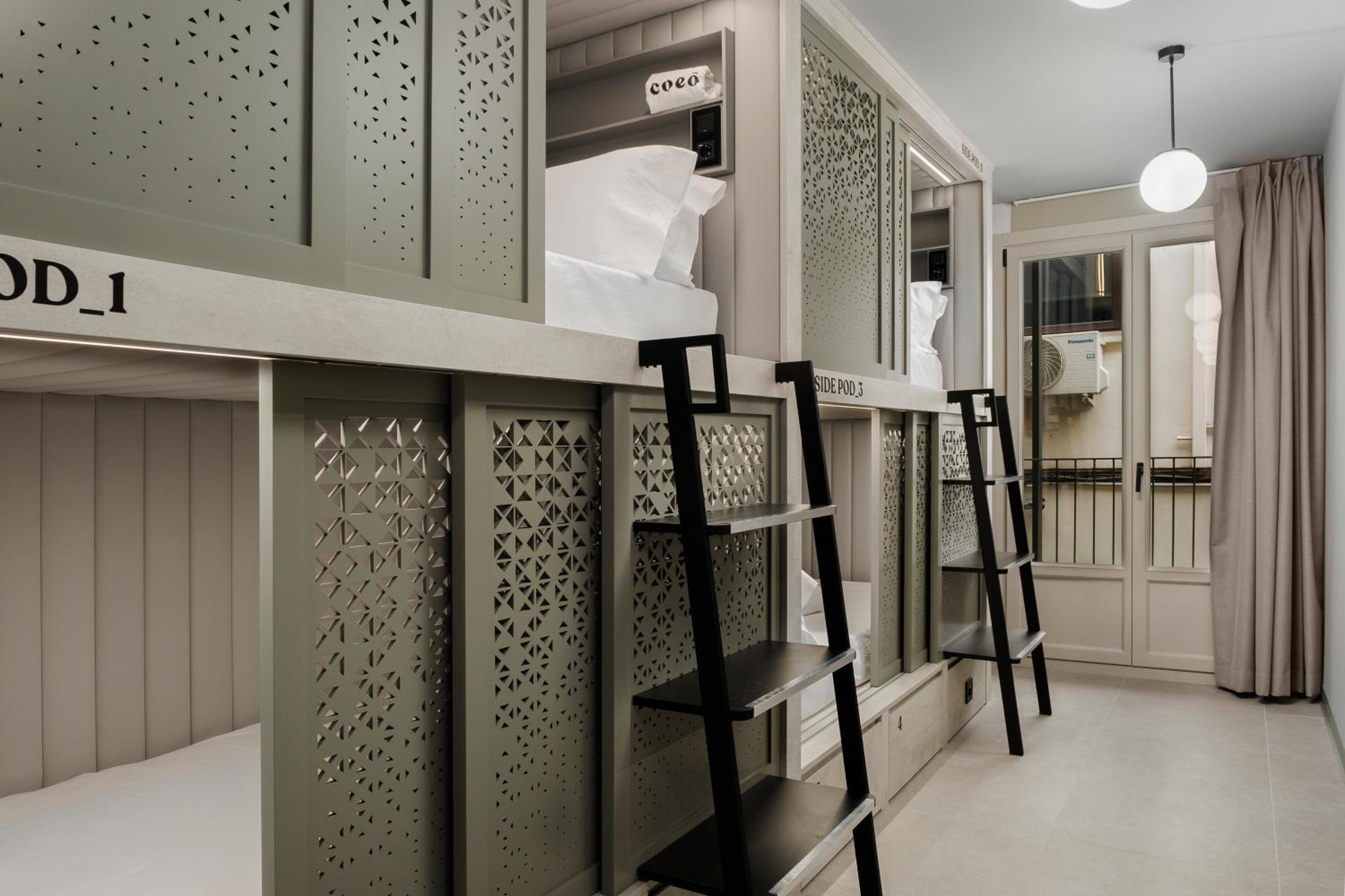 Coeo Hernan Ruiz Rooftop Pool Hostel