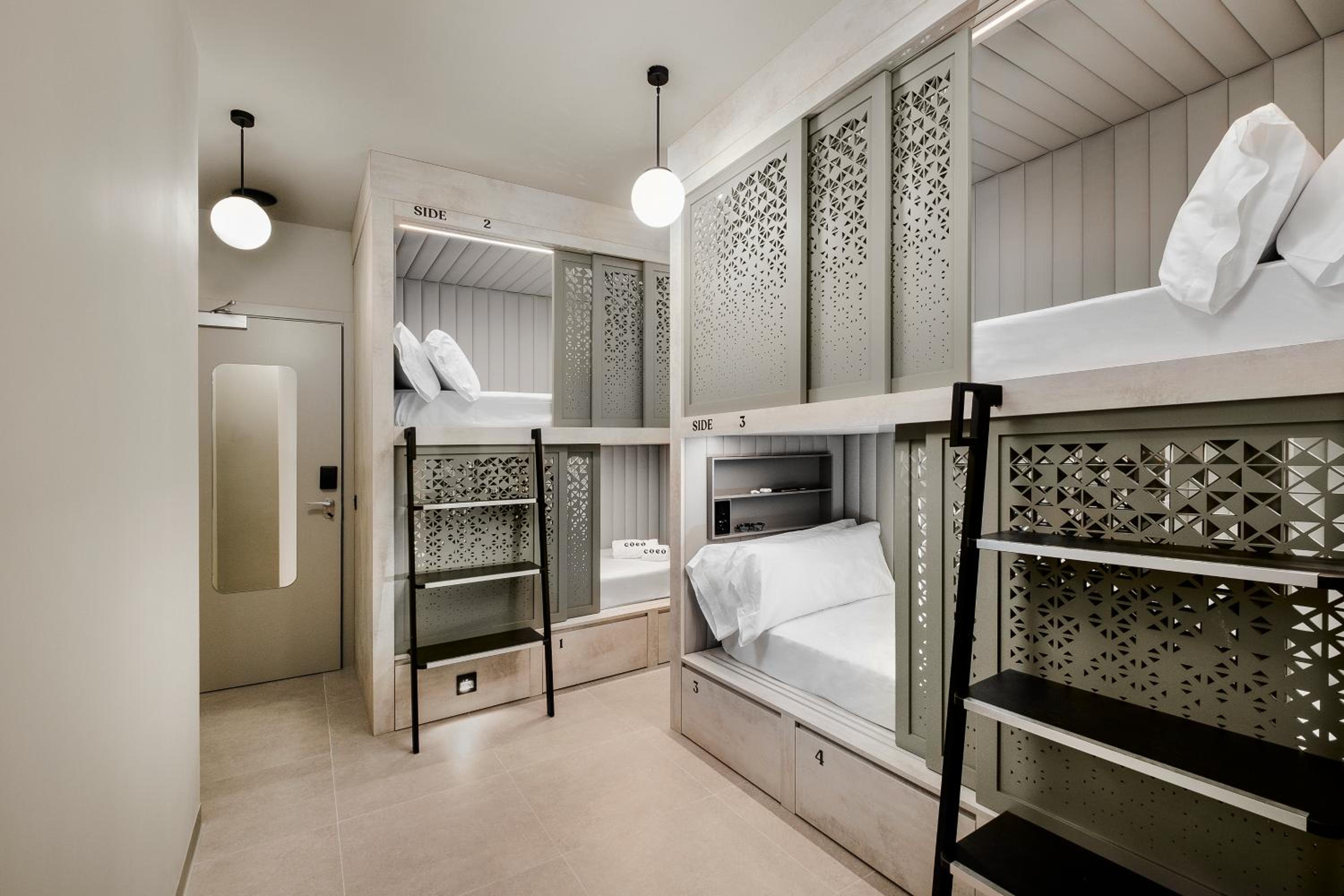 Coeo Hernan Ruiz Rooftop Pool Hostel