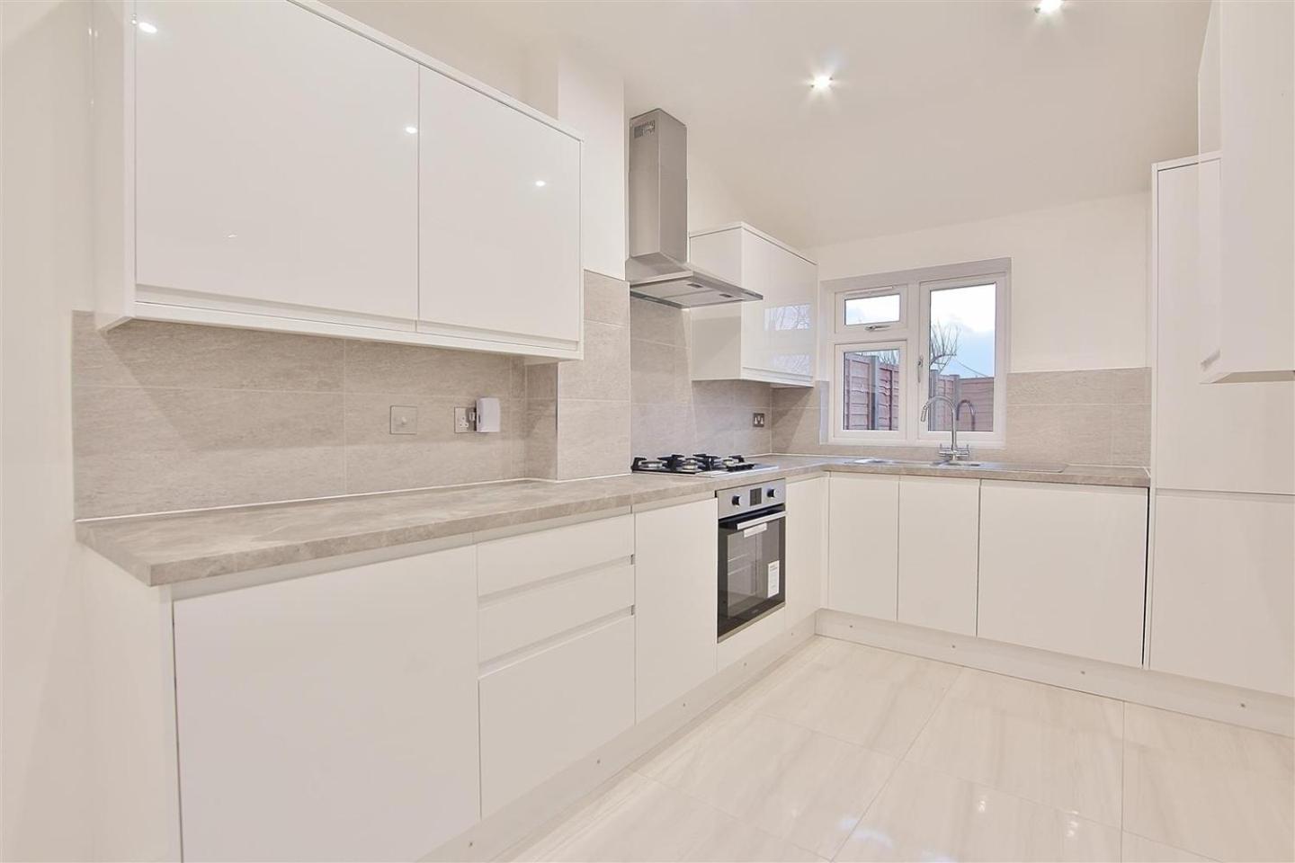 Cosy Twickenham 2 Bedroom House view 4