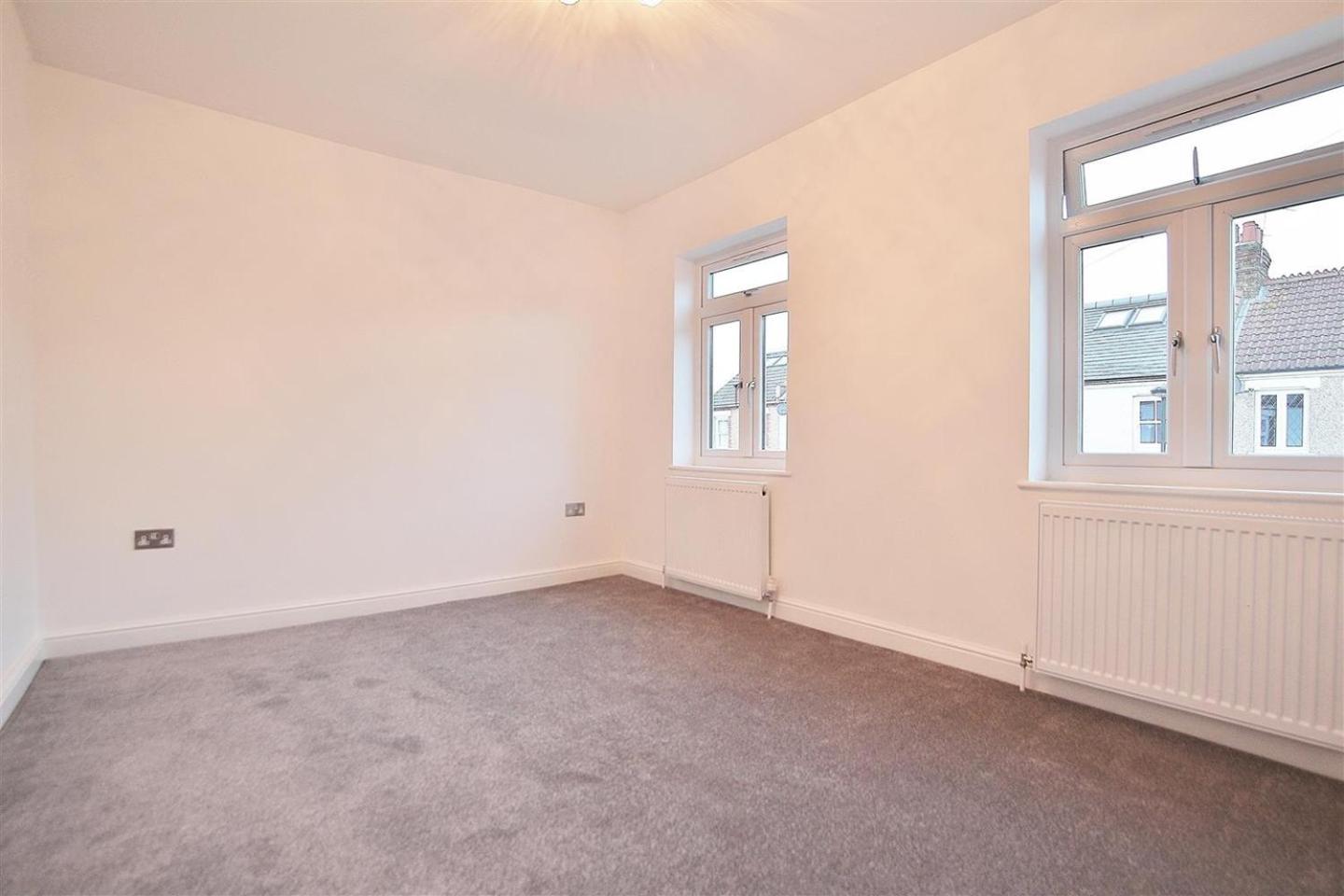 Cosy Twickenham 2 Bedroom House view 5