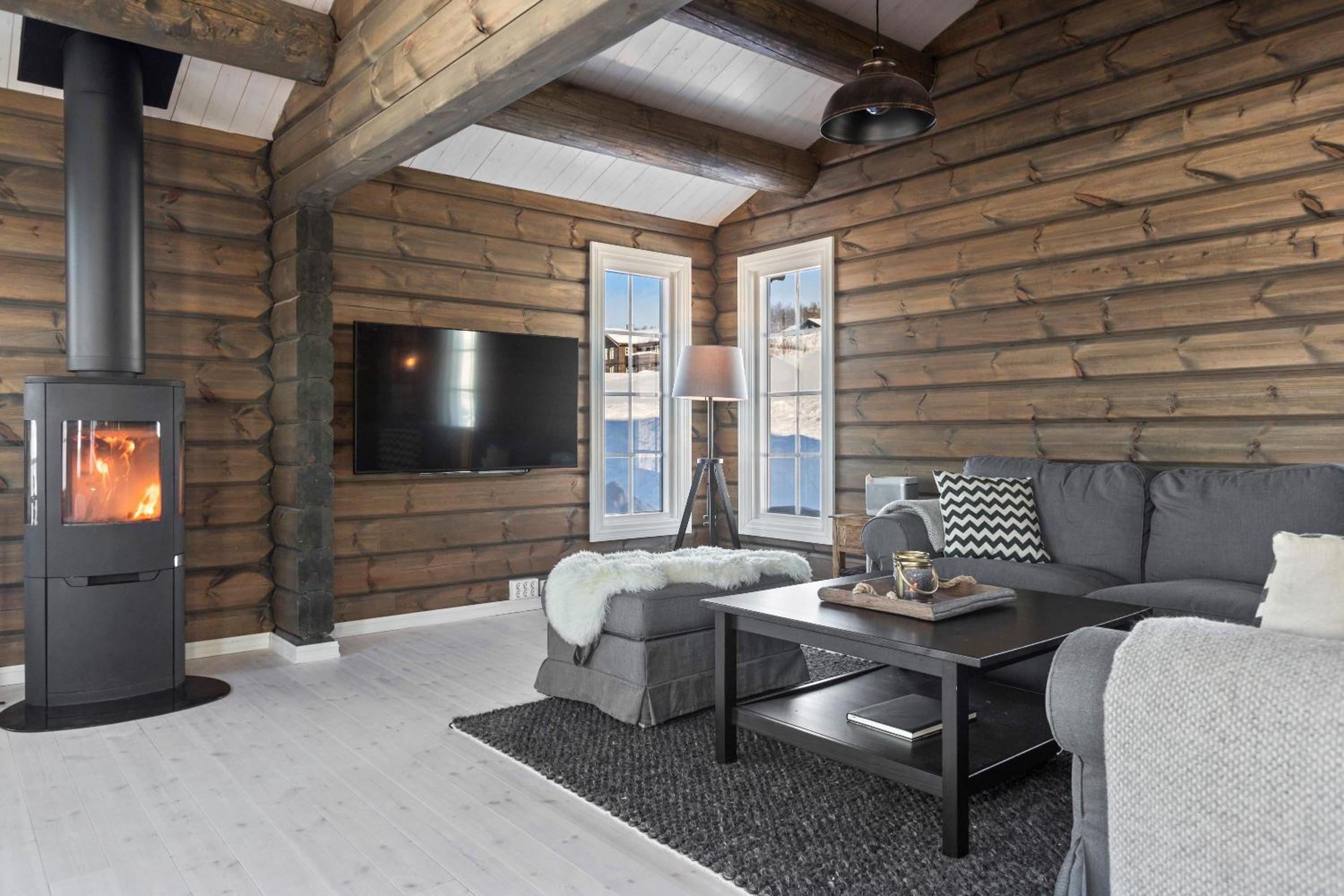 New Timber Lodge with Stunning Views & Comfort view 2