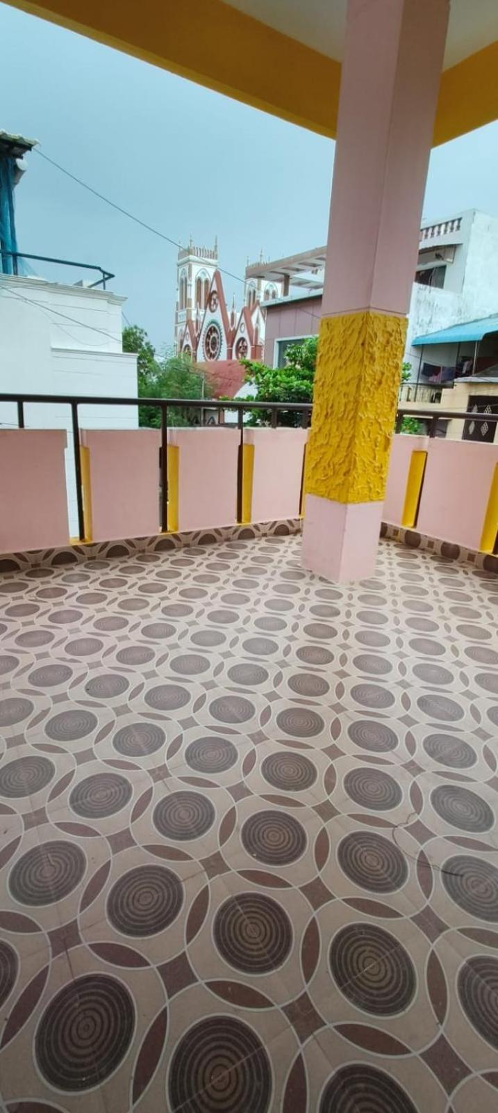 SHaLos Inn