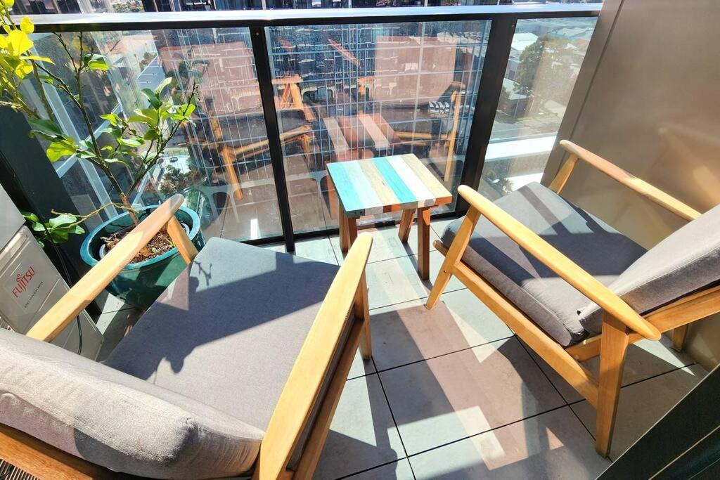 Resort-style Exec 1 Bed with study in Port Melbourne