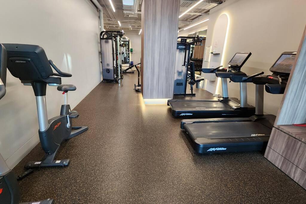 Resort-style Exec 1 Bed with study in Port Melbourne