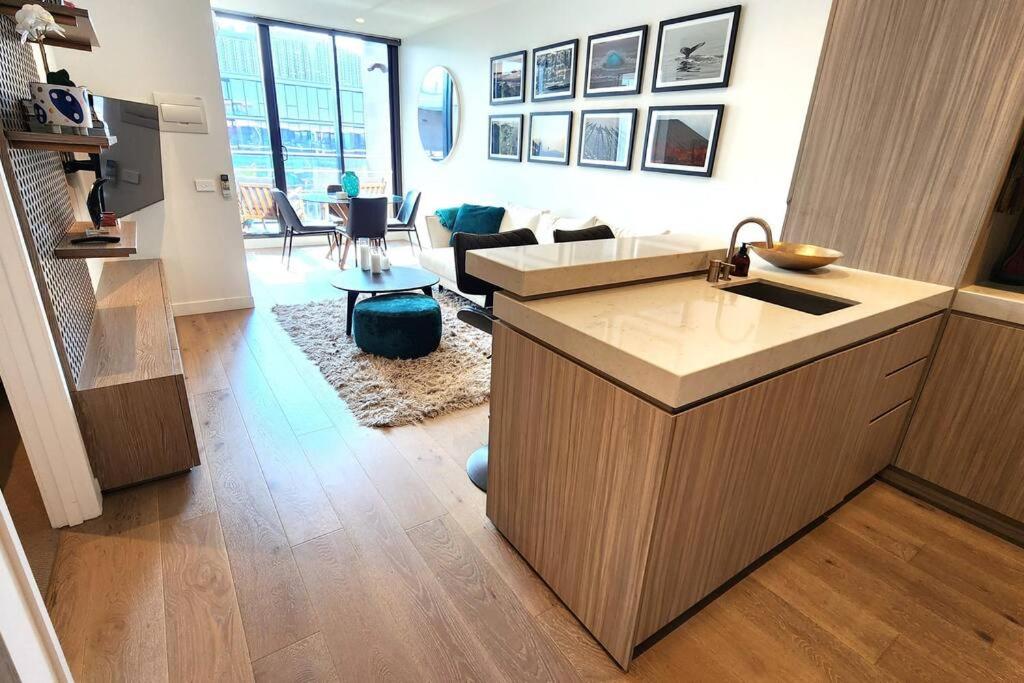 Resort-style Exec 1 Bed with study in Port Melbourne