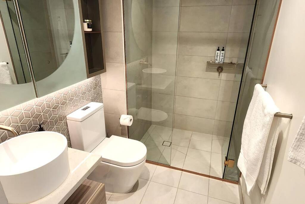 Resort-style Exec 1 Bed with study in Port Melbourne