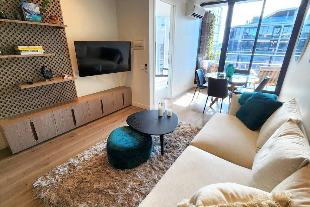 Resort-style Exec 1 Bed with study in Port Melbourne