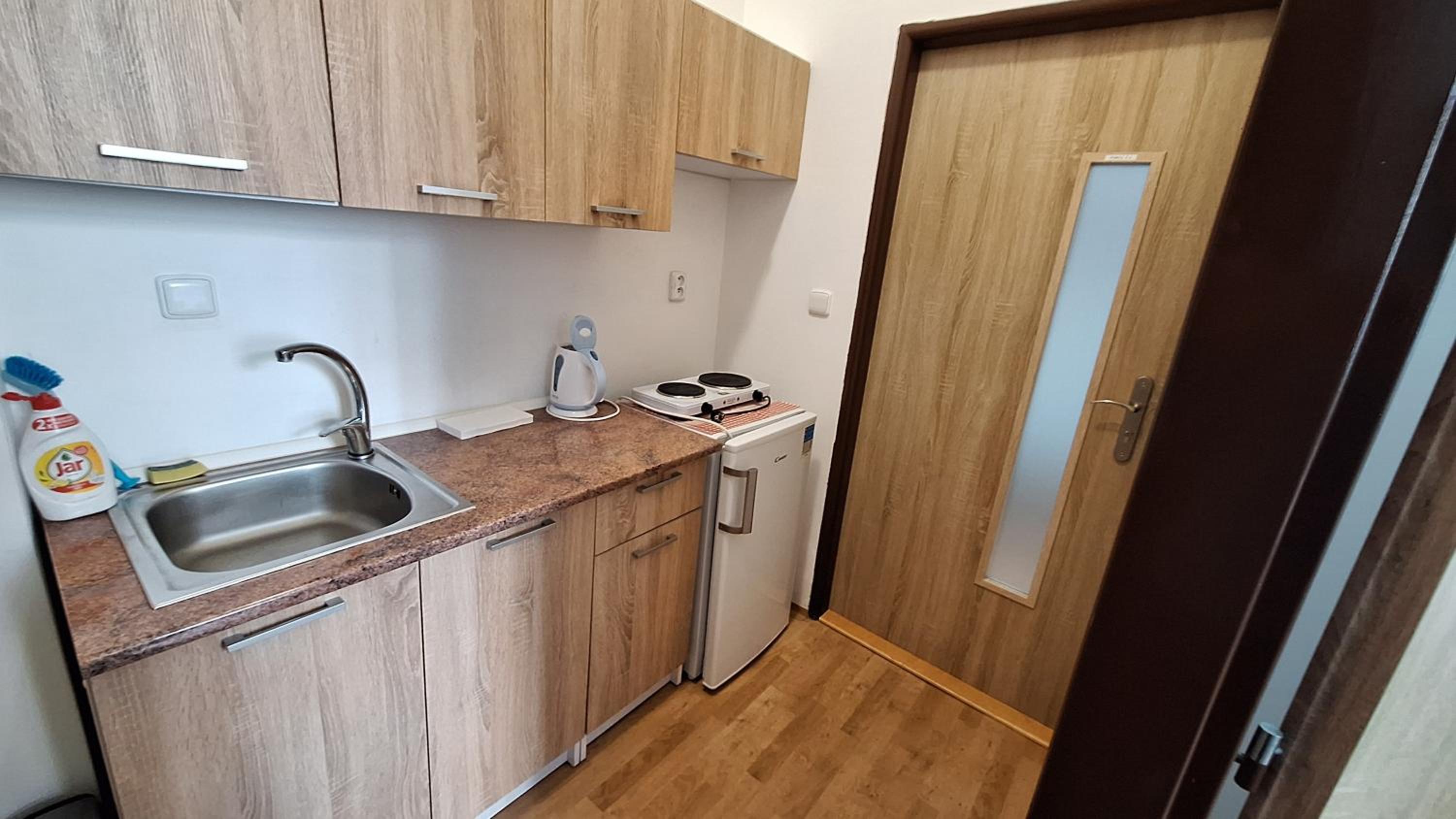 Hostinské pokoje nad restaurací Košetice se společnou koupelnou, WC a kuchyňkou