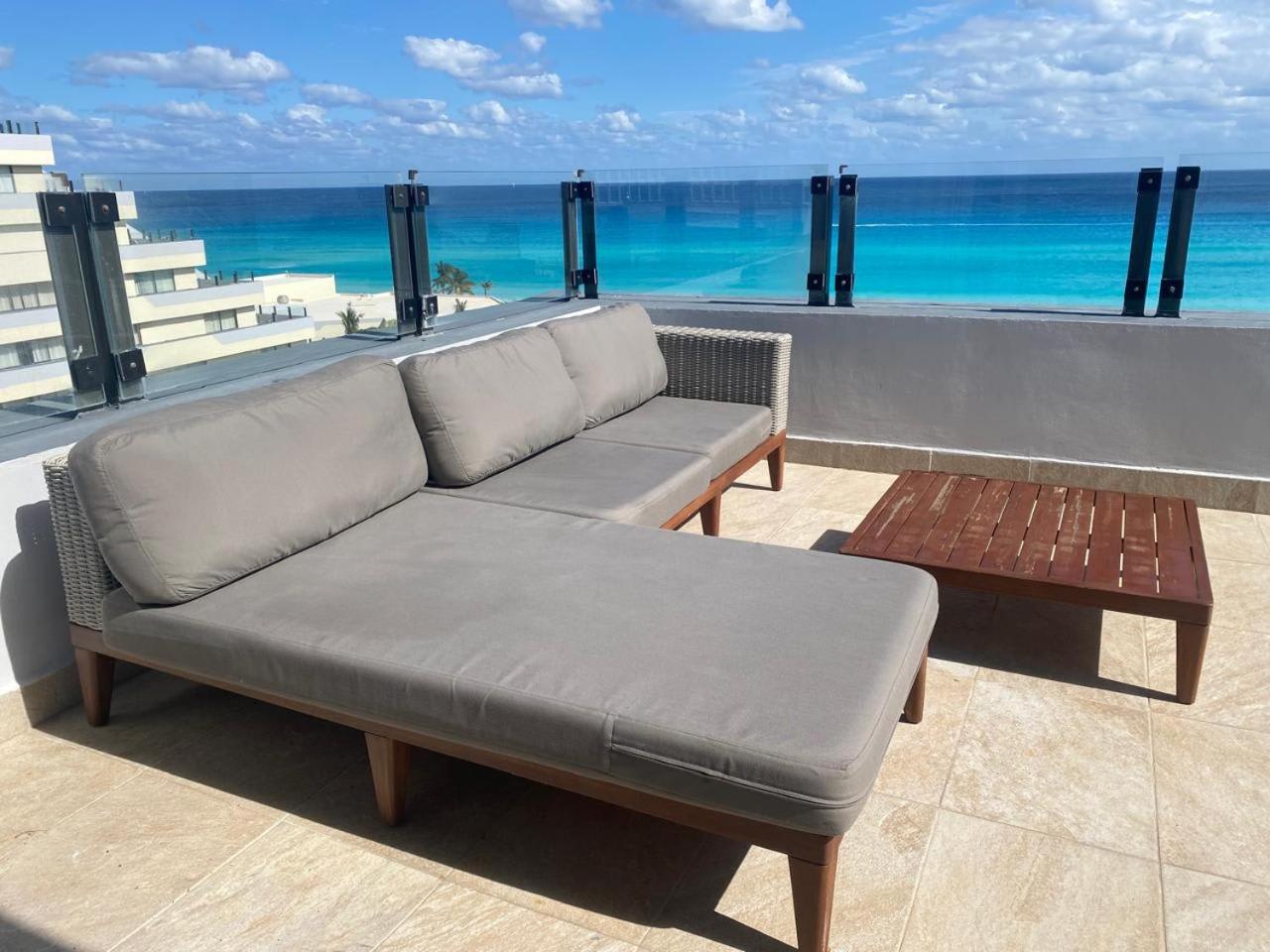 Fabulous Oceanview Suite Access to Beach & Pools