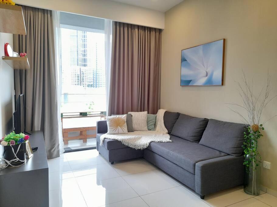 Cozy Idaman Robertson Suite Balcony