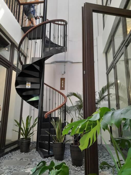 Cozy Idaman Robertson Suite Balcony