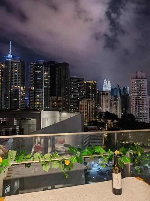 Cozy Idaman Robertson Suite Balcony