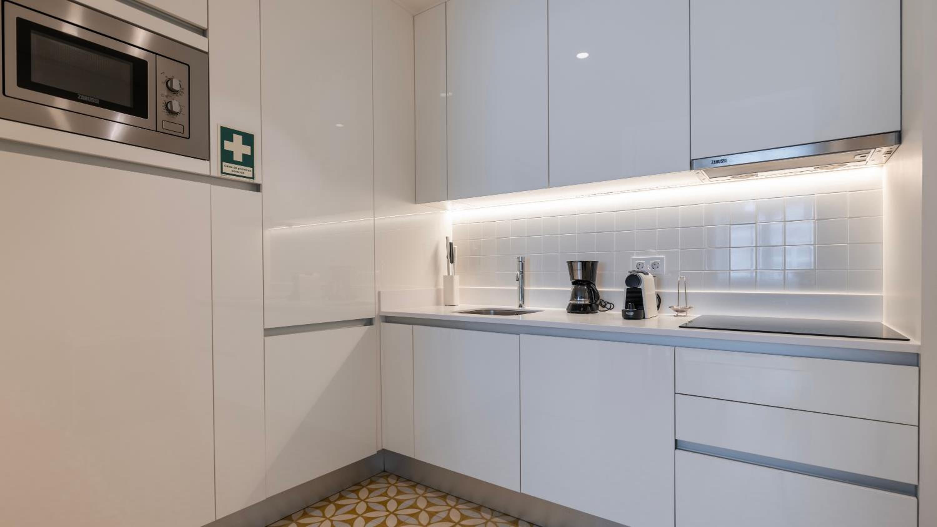 Downtown Sleek Apartment by LovelyStay view 3