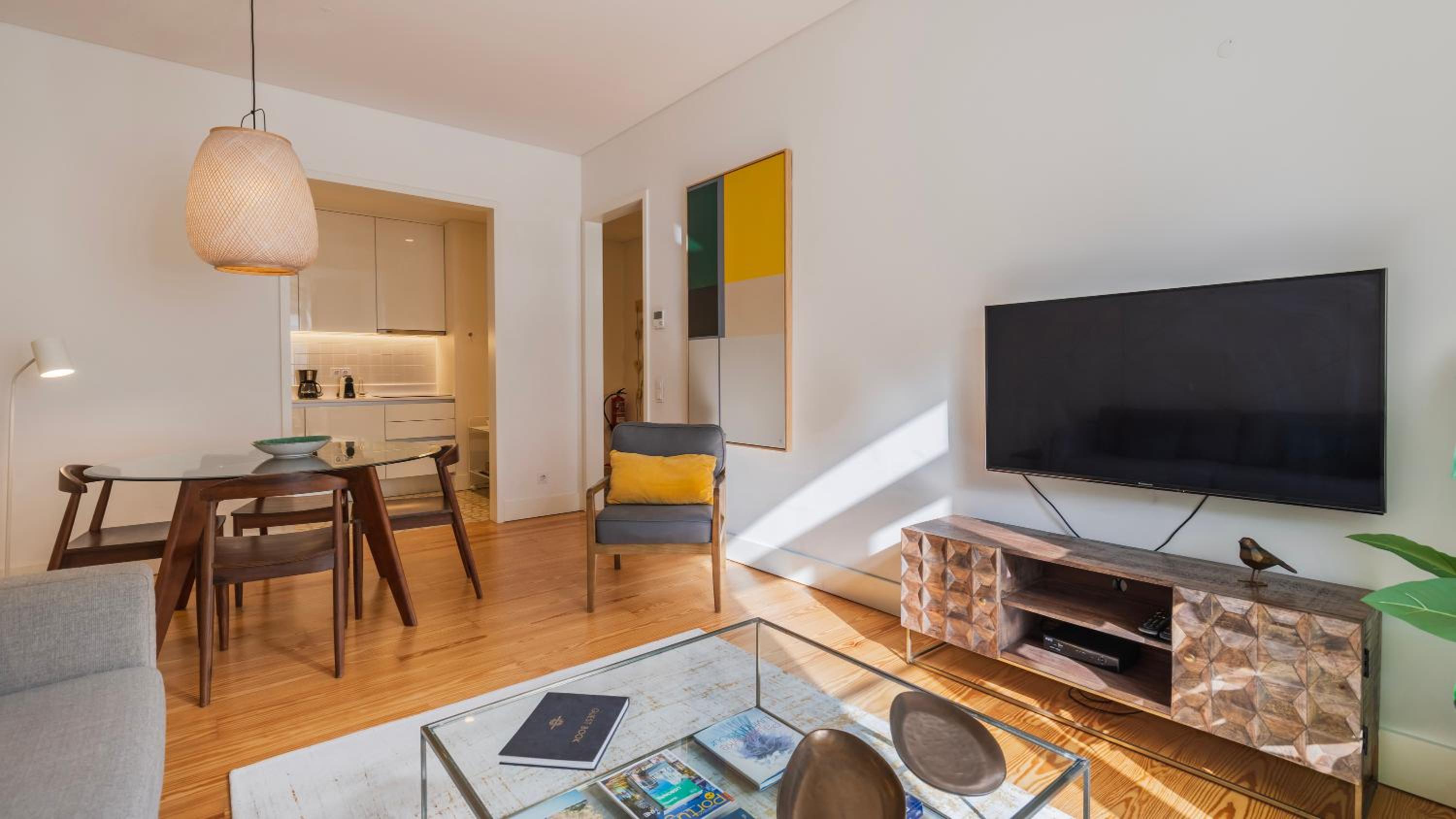 Downtown Sleek Apartment by LovelyStay view 2