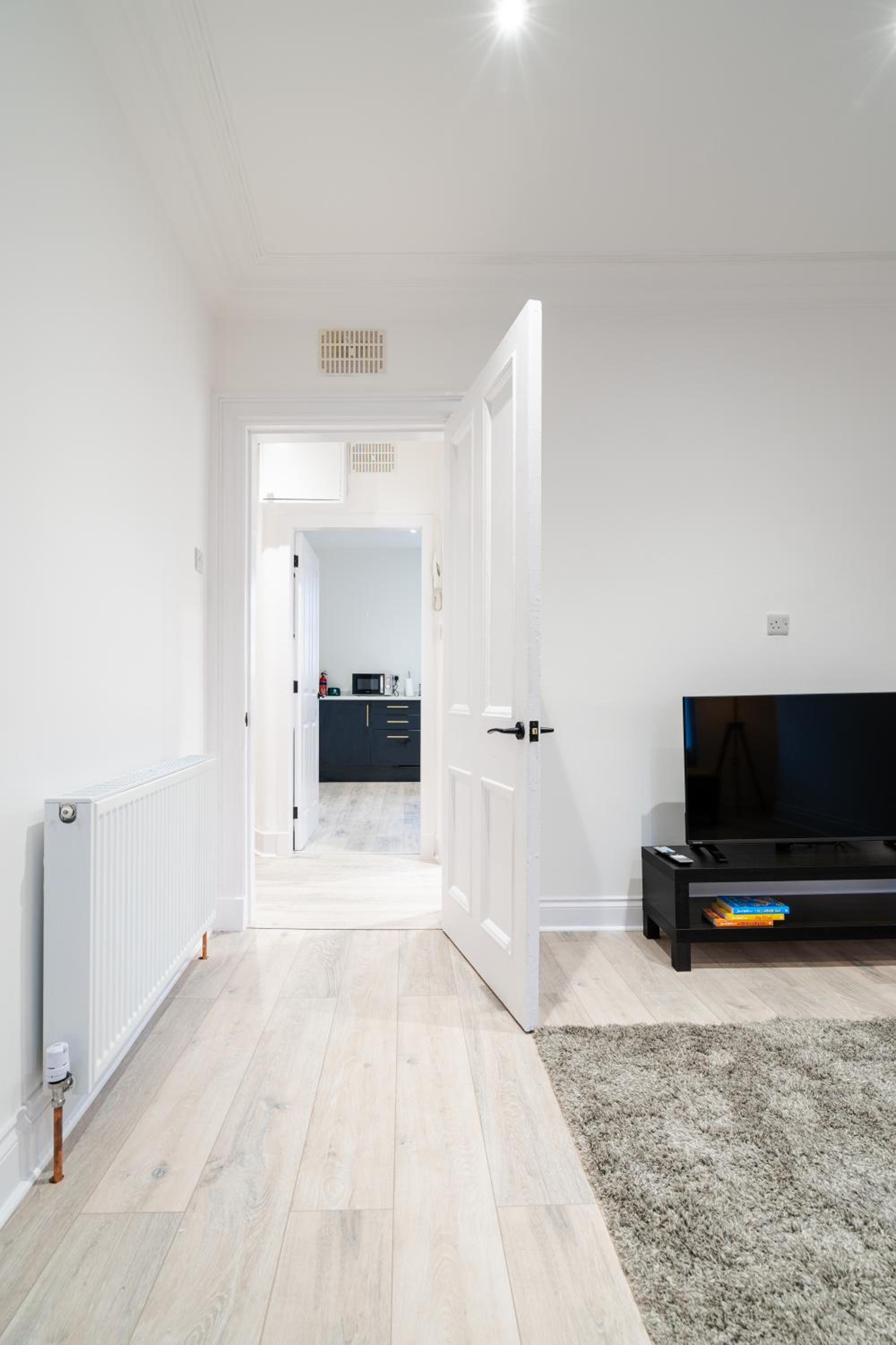 1 Bed Flat - City Centre - by Holiday Homes