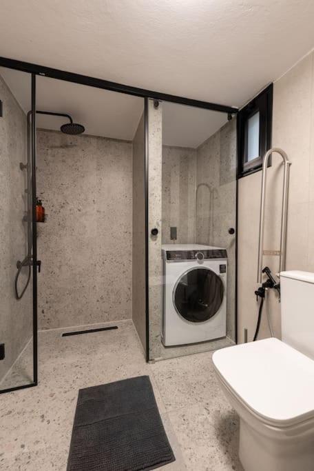Iris Luxury Apartment en Serres — bathroom
