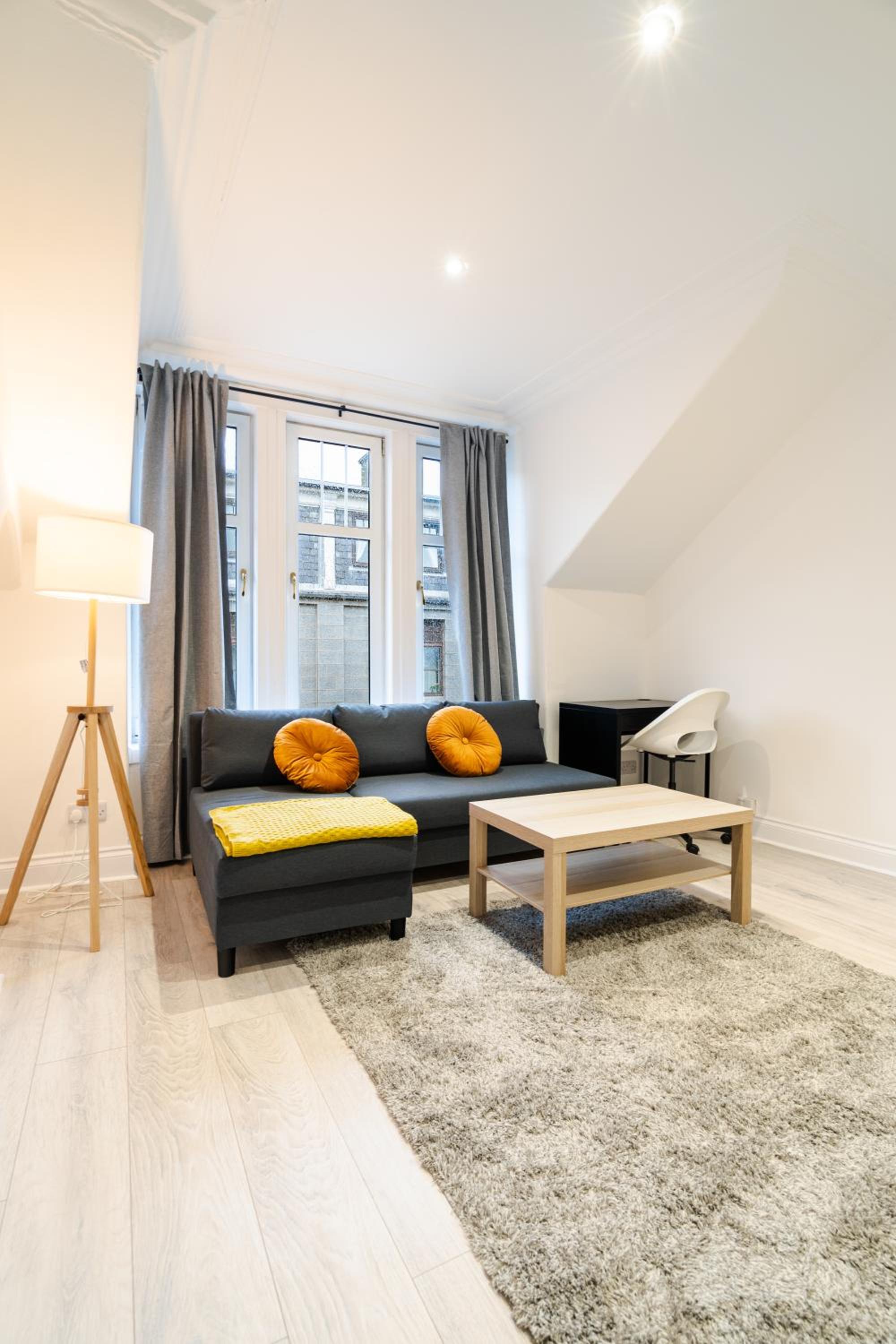 1 Bed Flat - City Centre - by Holiday Homes