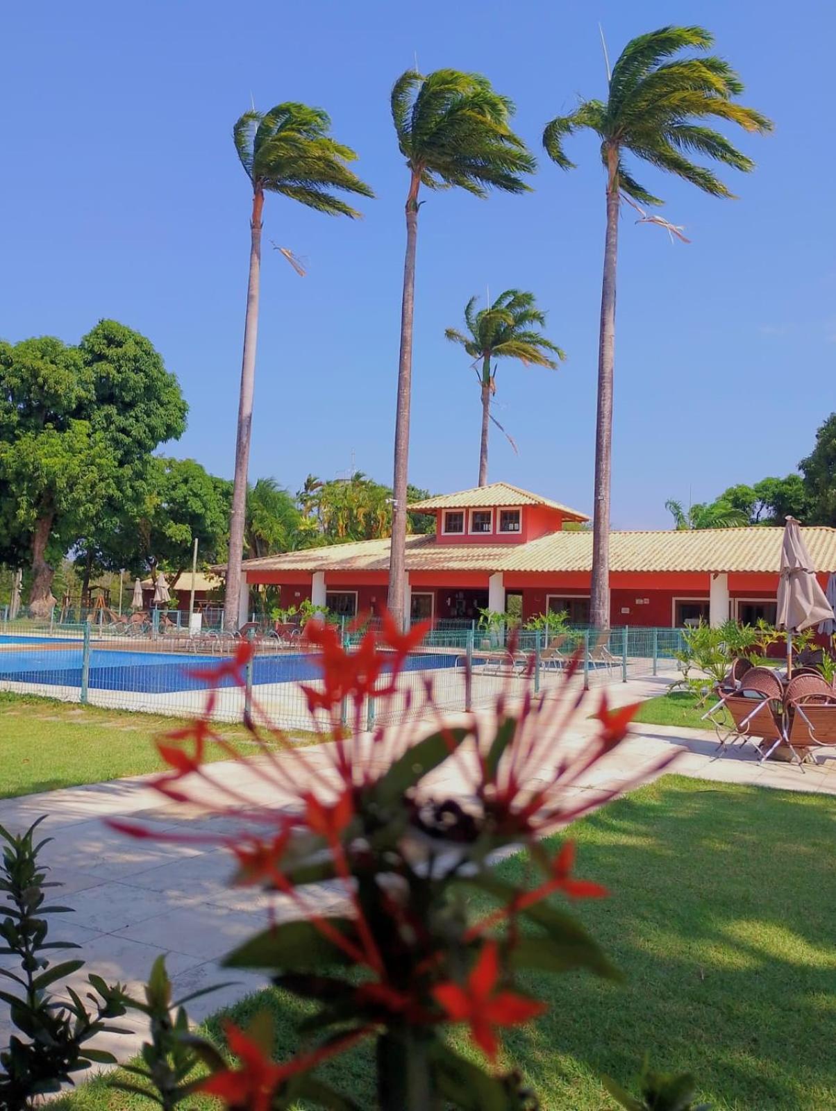 Kitnet minutos das praias lazer em clube