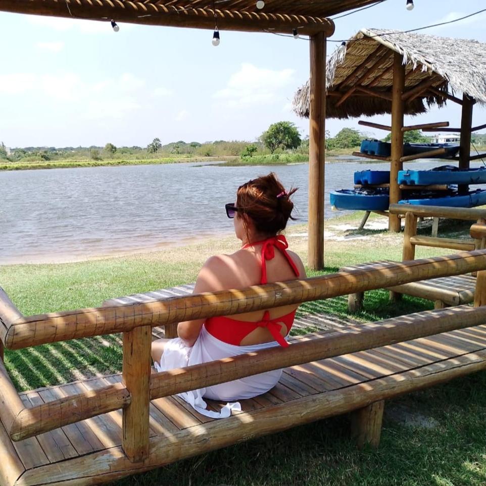 Kitnet minutos das praias lazer em clube