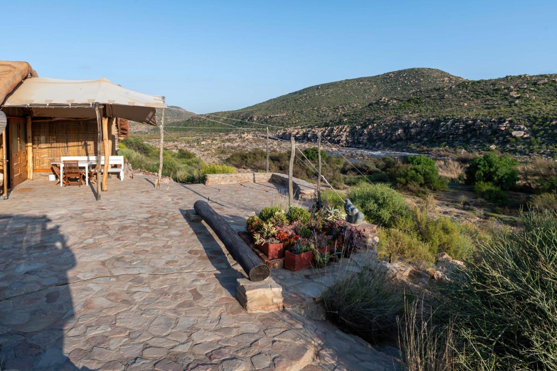 Oudrif Strawbale Retreat view 3