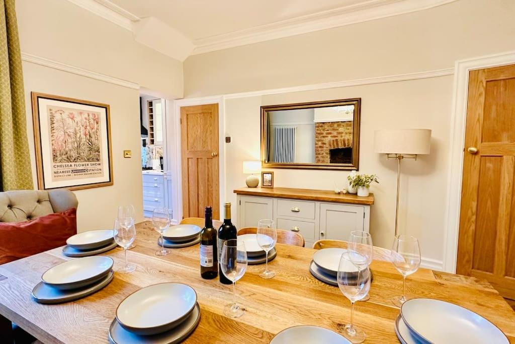 Windsor Coastal Retreat Whitley Bay Sleeps 9