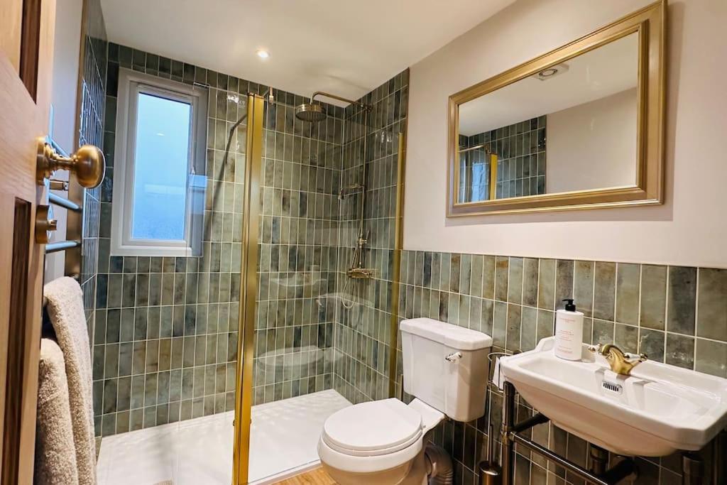 Windsor Coastal Retreat Whitley Bay Sleeps 9