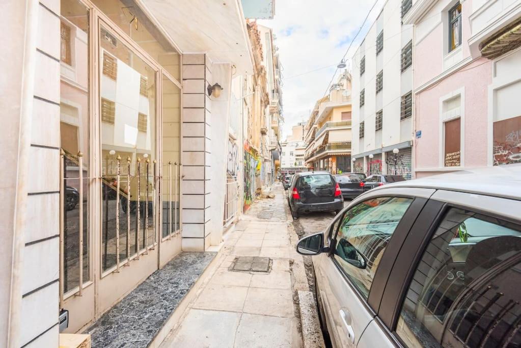 Beautiful central apartment next to the Metro