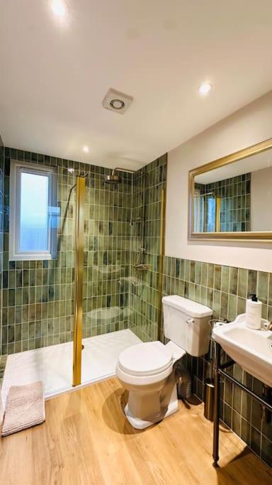 Windsor Coastal Retreat Whitley Bay Sleeps 9