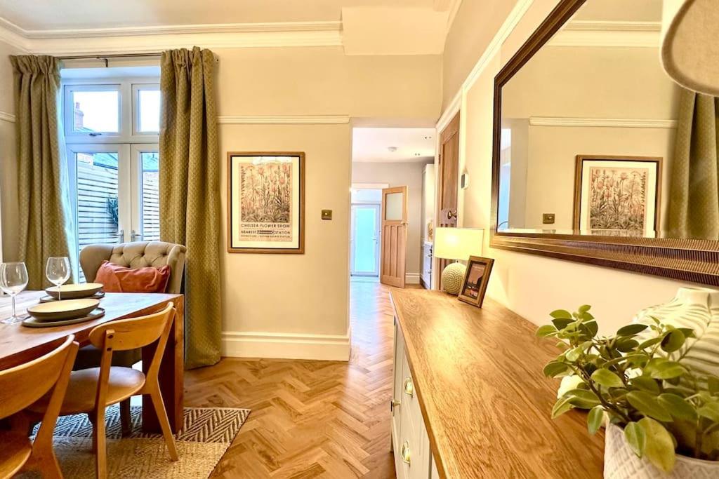 Windsor Coastal Retreat Whitley Bay Sleeps 9