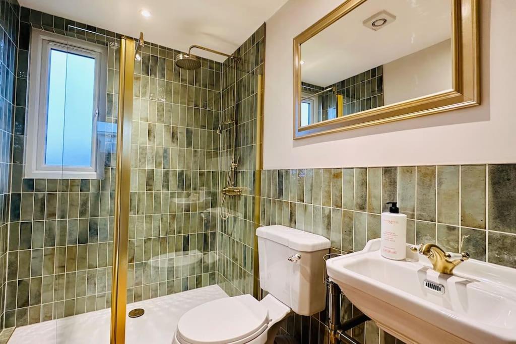 Windsor Coastal Retreat Whitley Bay Sleeps 9
