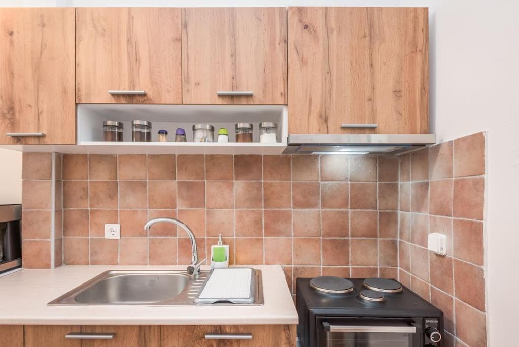 Beautiful central apartment next to the Metro