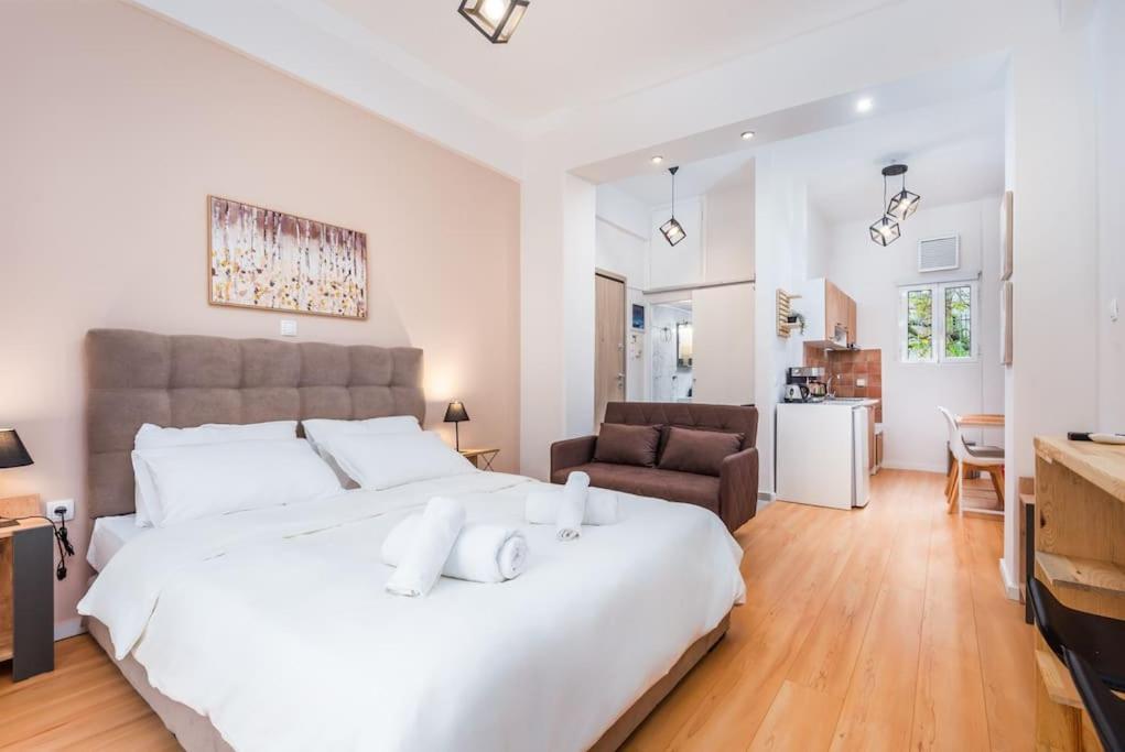 Beautiful central apartment next to the Metro