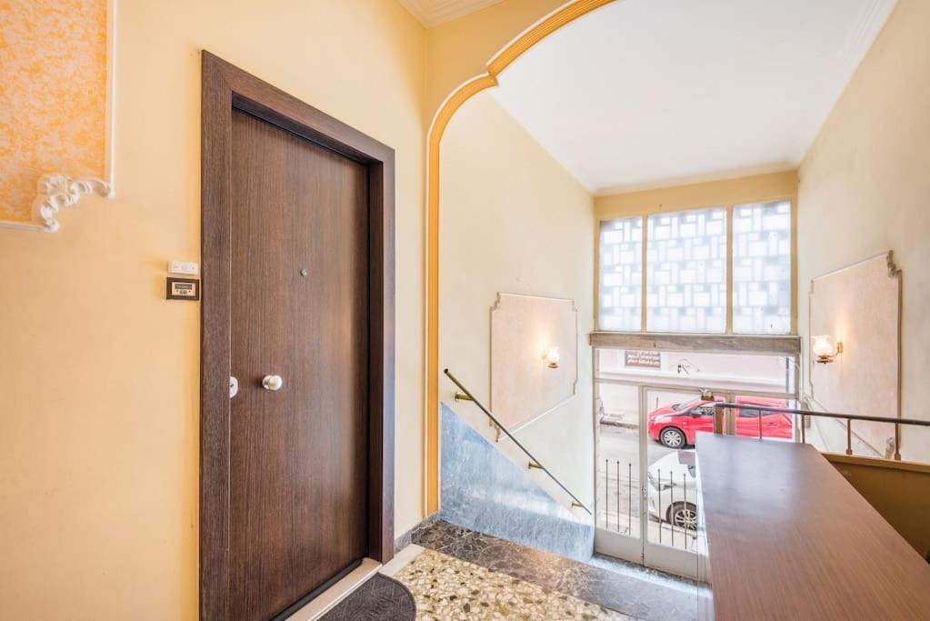 Beautiful central apartment next to the Metro