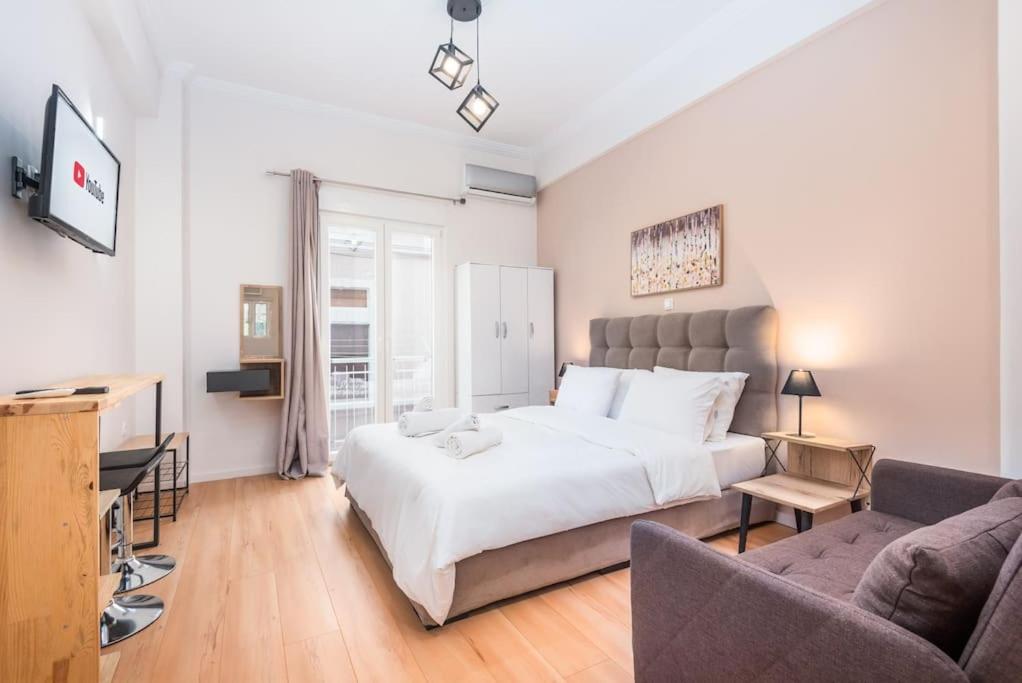 Beautiful central apartment next to the Metro