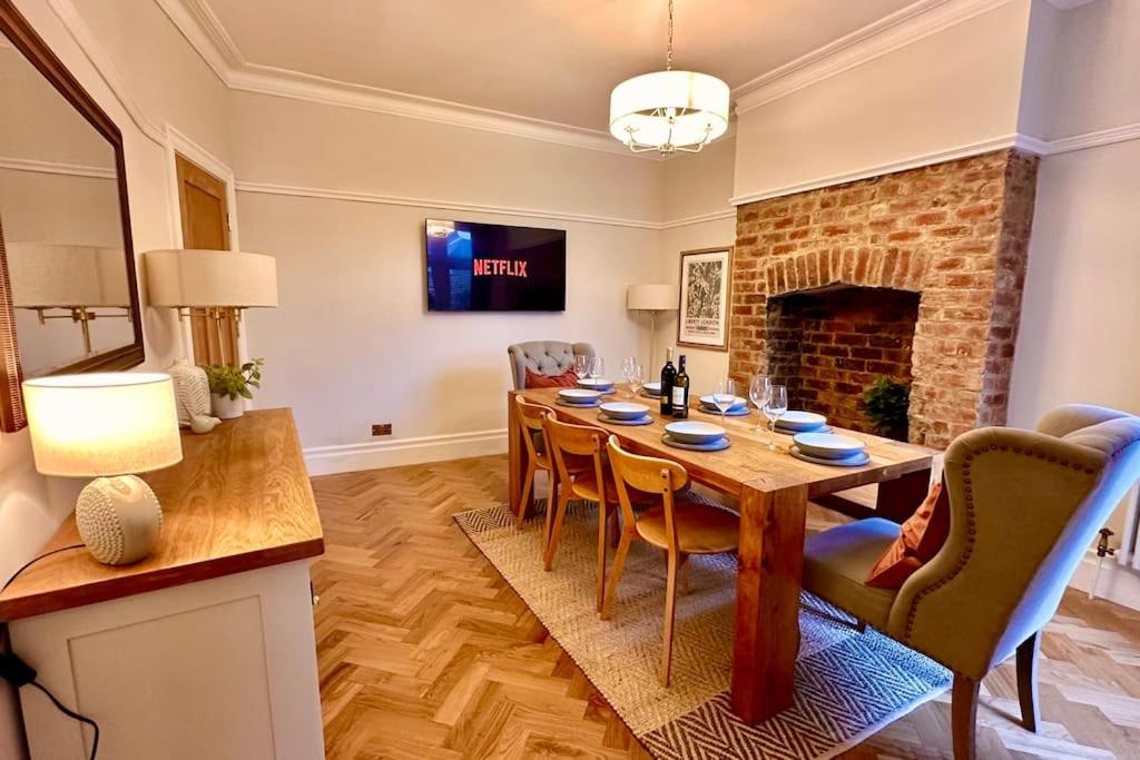 Windsor Coastal Retreat Whitley Bay Sleeps 9