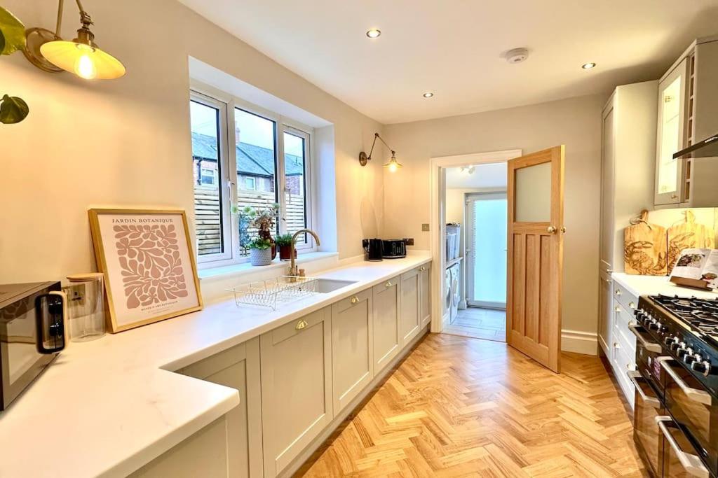 Windsor Coastal Retreat Whitley Bay Sleeps 9