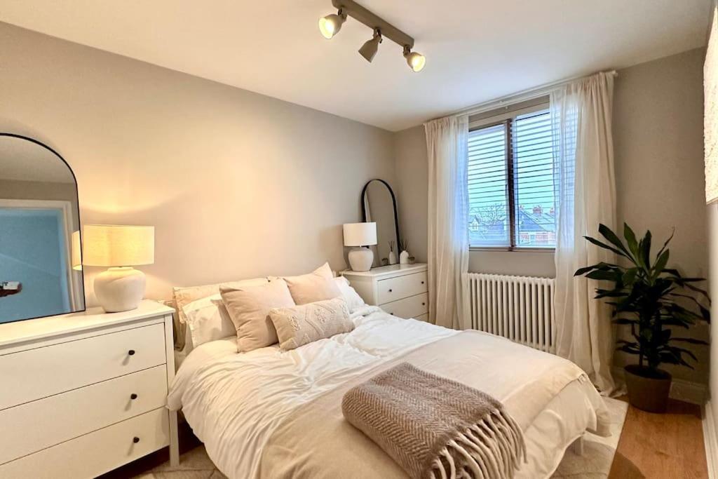 Windsor Coastal Retreat Whitley Bay Sleeps 9