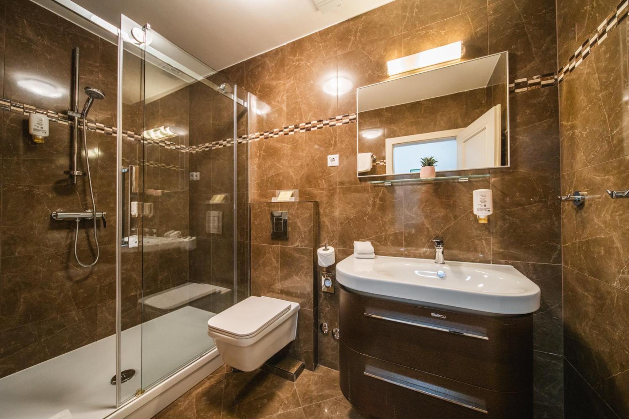 SUNce Palace Apartments with free offsite parking