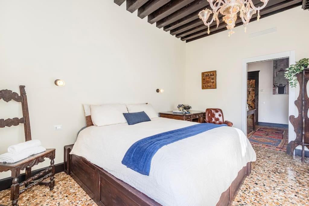 Canal View Luxury Heritage Retreat 2 Bedroom