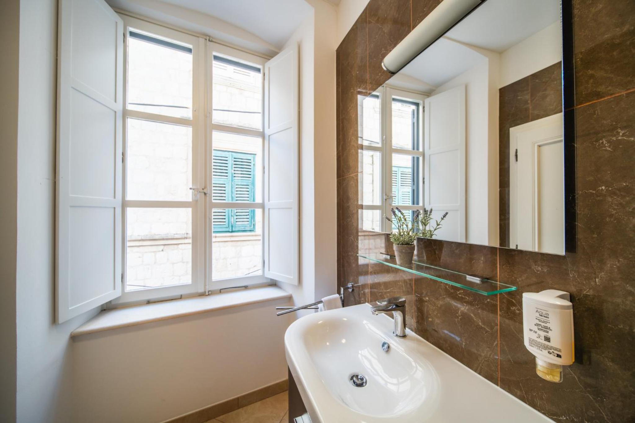 SUNce Palace Apartments with free offsite parking