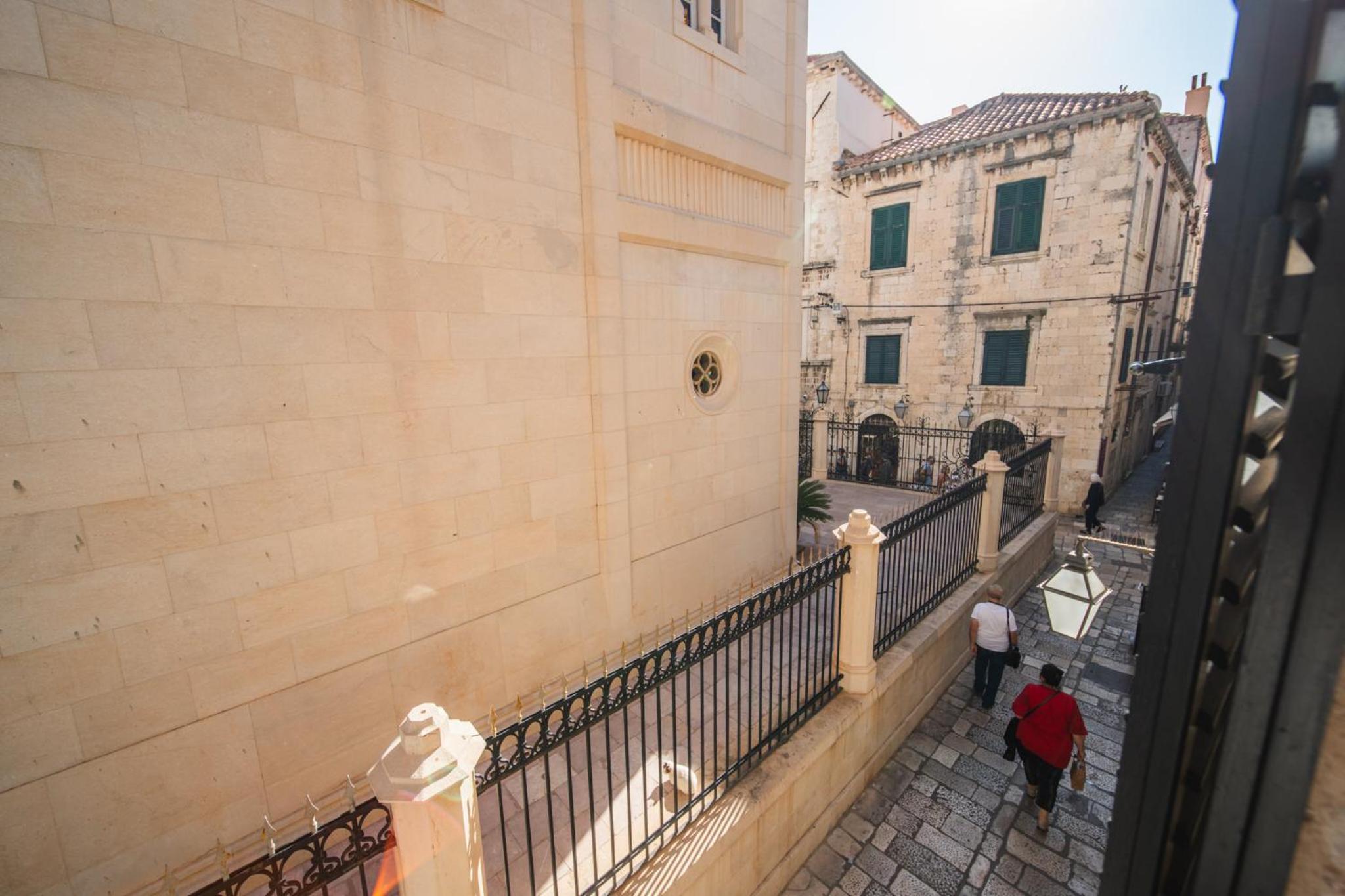 SUNce Palace Apartments with free offsite parking
