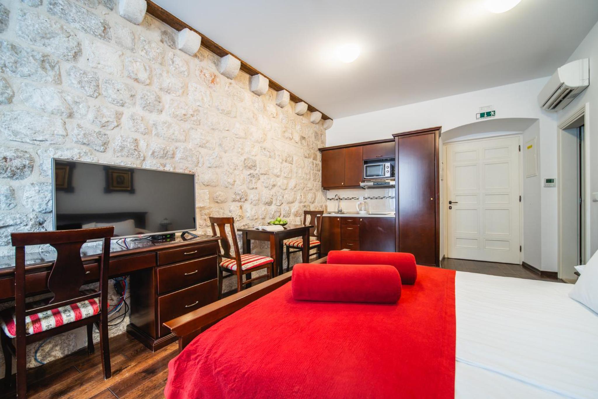 SUNce Palace Apartments with free offsite parking