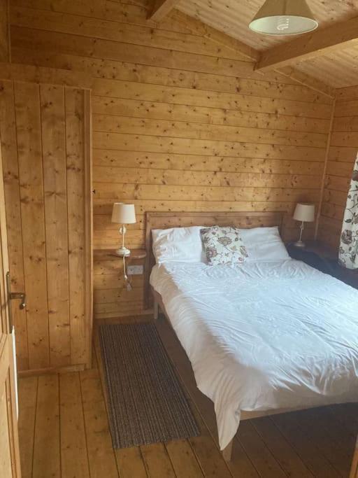 Cosy log cabin in Ballina view 3